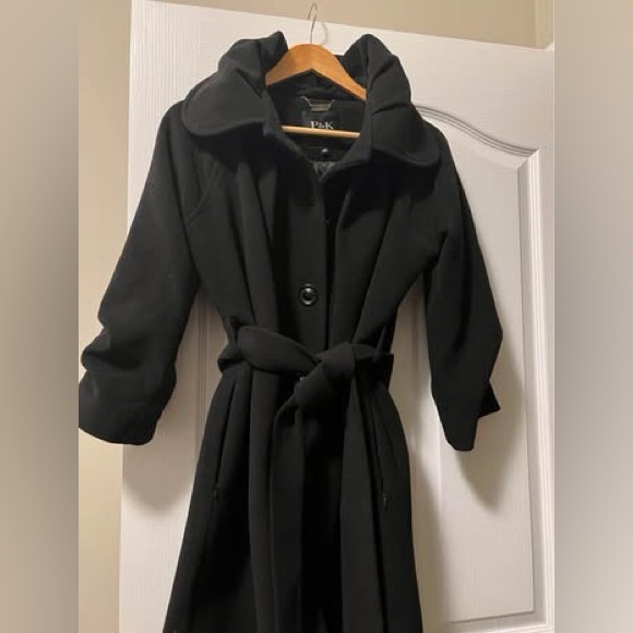 100% wool coat with warm lining.  Was purchased in Europe.  Brand new. Size S/M - Picture 2 of 5